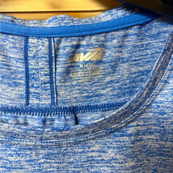 Bundle of 4 shirts: Nike, Reebok, Avia. Women’s workout shirts. Dri-fit. - Picture 7 of 7